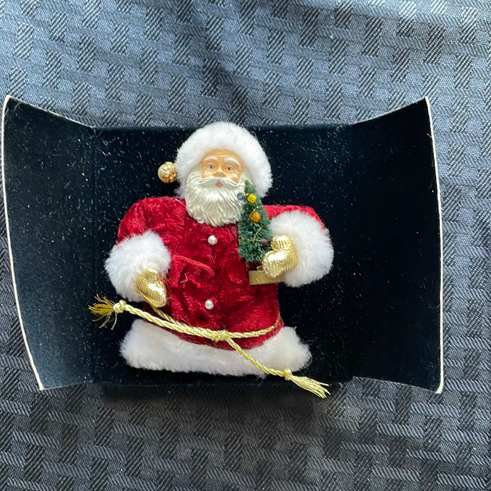 1995 Victorian Santa Pin Ornament